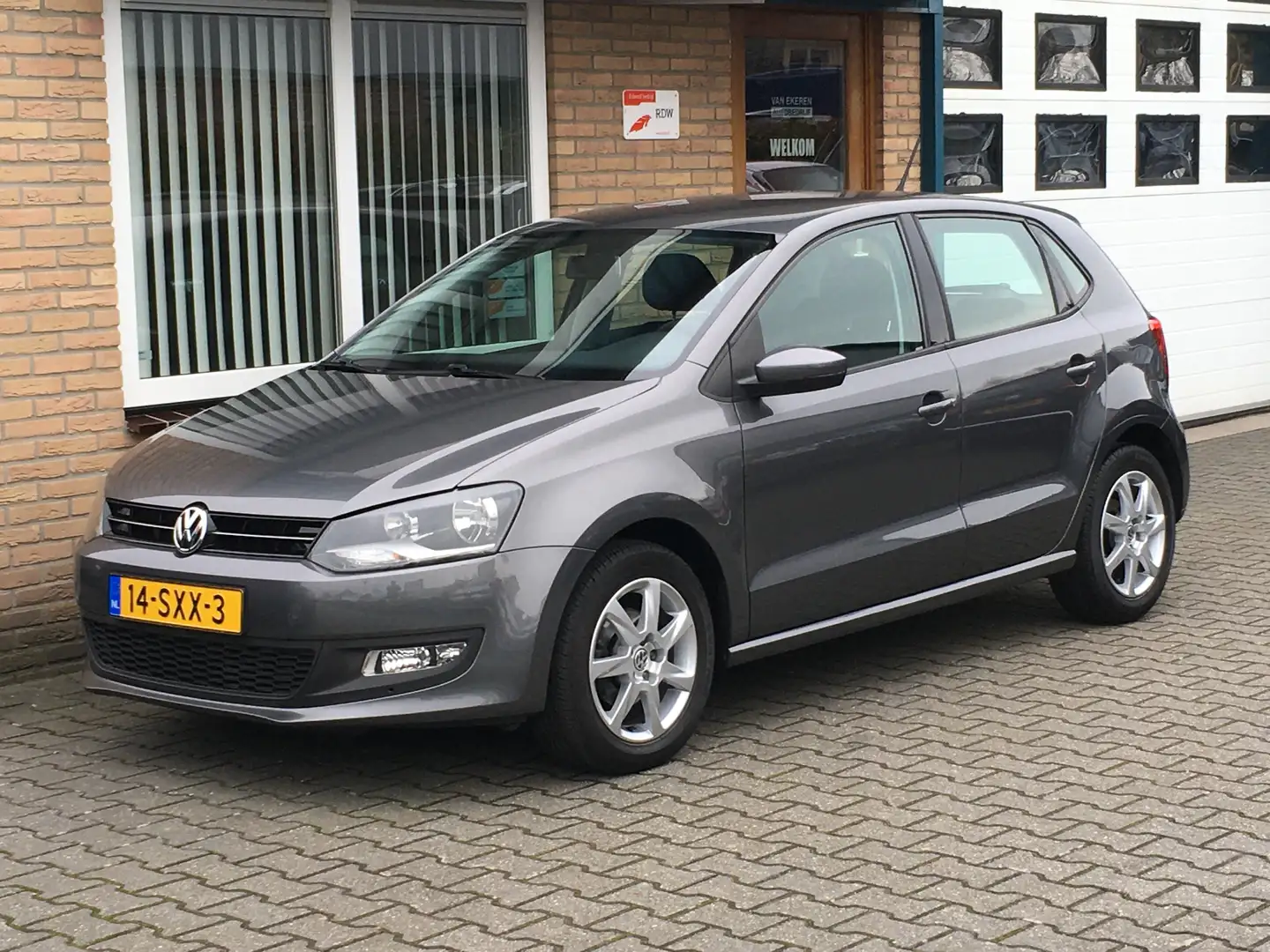 Volkswagen Polo 1.2 TSI Comfortline Gris - 1