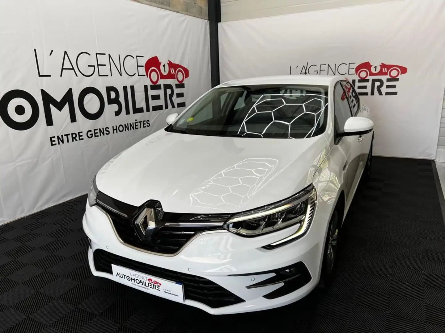 Renault Megane IV 1.5 Blue Dci Turbo EDC Evolution 116ch Blanc - 2