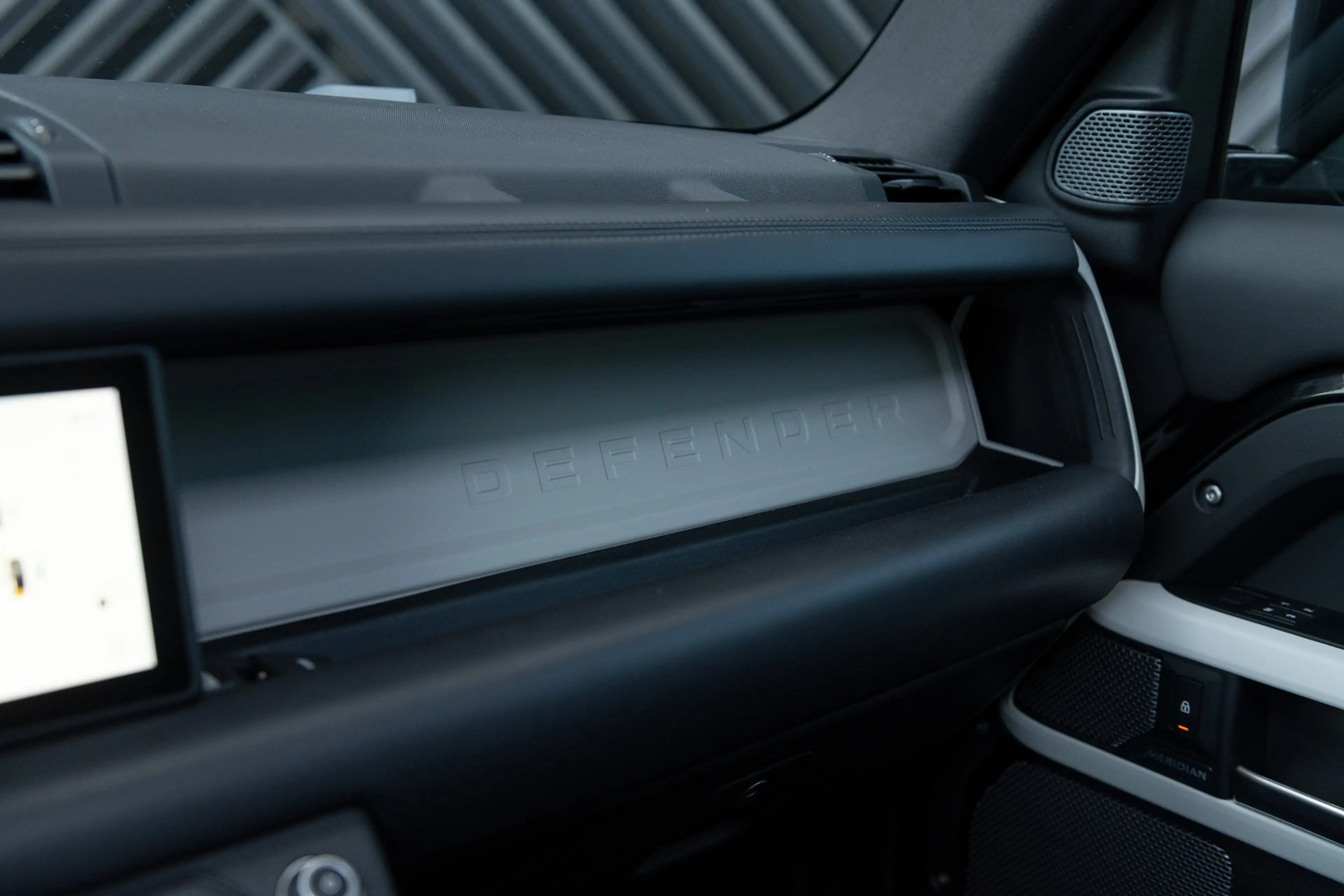 Land Rover Defender 110 3.0 P400 HSE Luchtv. Pano Meridian Matrix 360 — photo 36