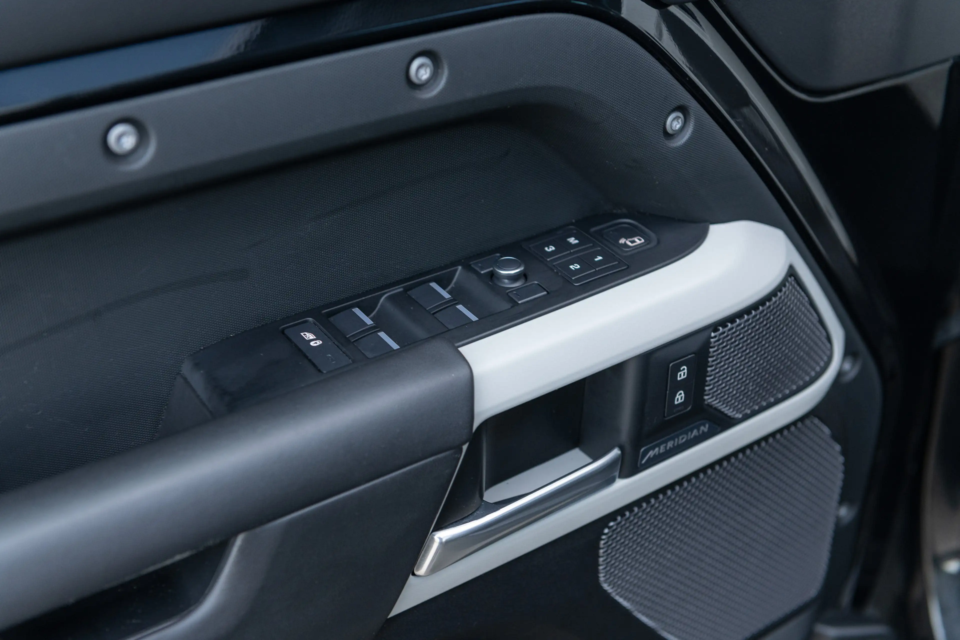 Land Rover Defender 110 3.0 P400 HSE Luchtv. Pano Meridian Matrix 360 — photo 29