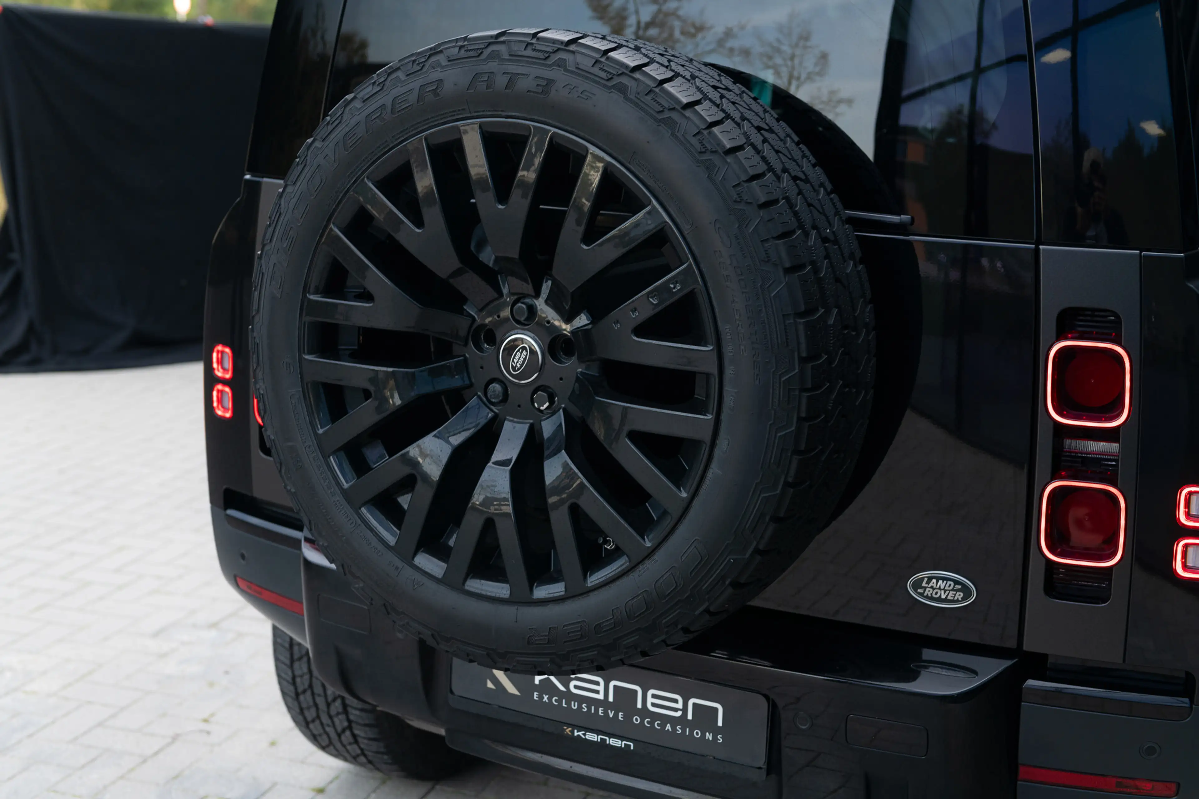 Land Rover Defender 110 3.0 P400 HSE Luchtv. Pano Meridian Matrix 360 — photo 23