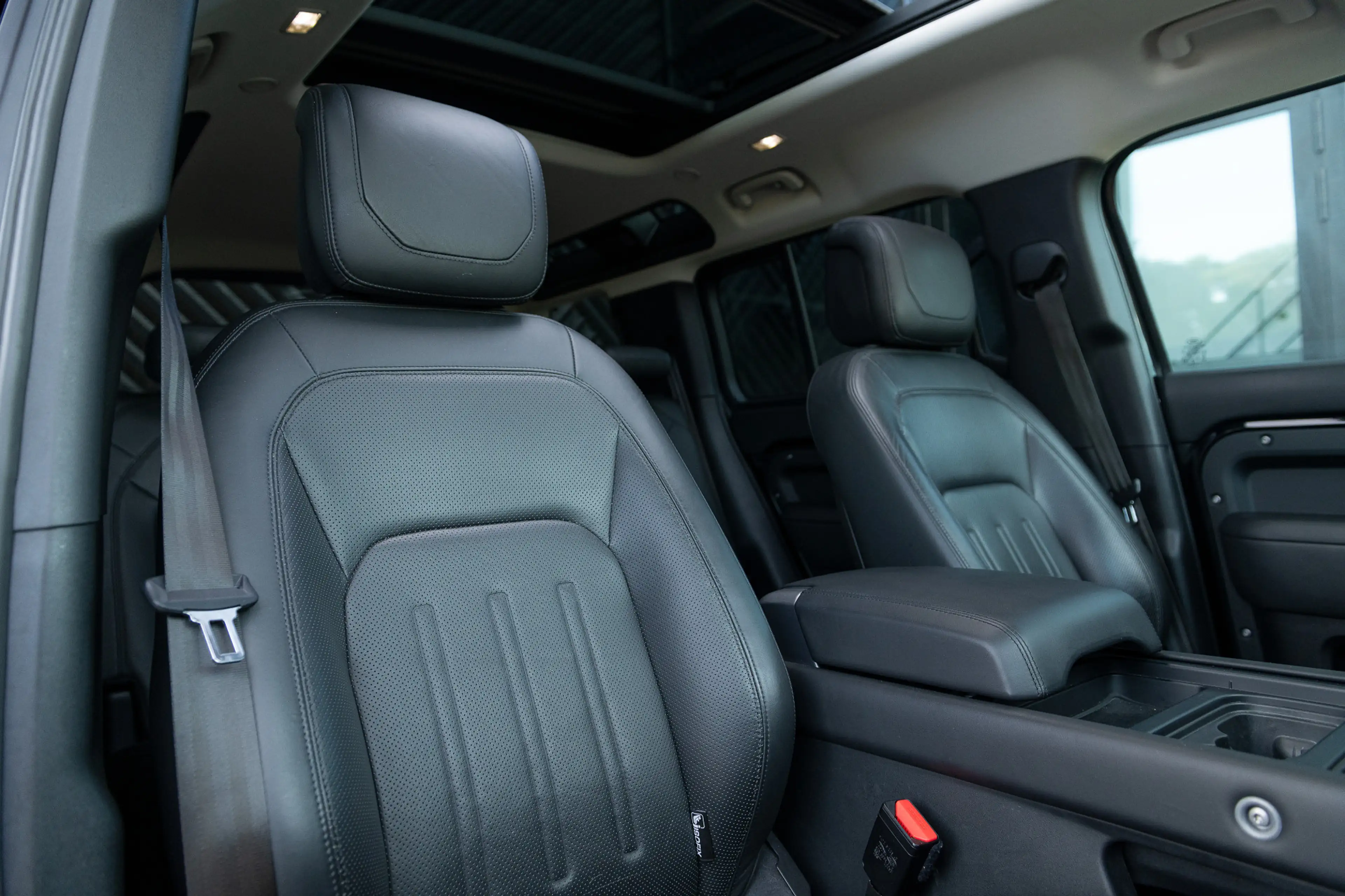 Land Rover Defender 110 3.0 P400 HSE Luchtv. Pano Meridian Matrix 360 — photo 41