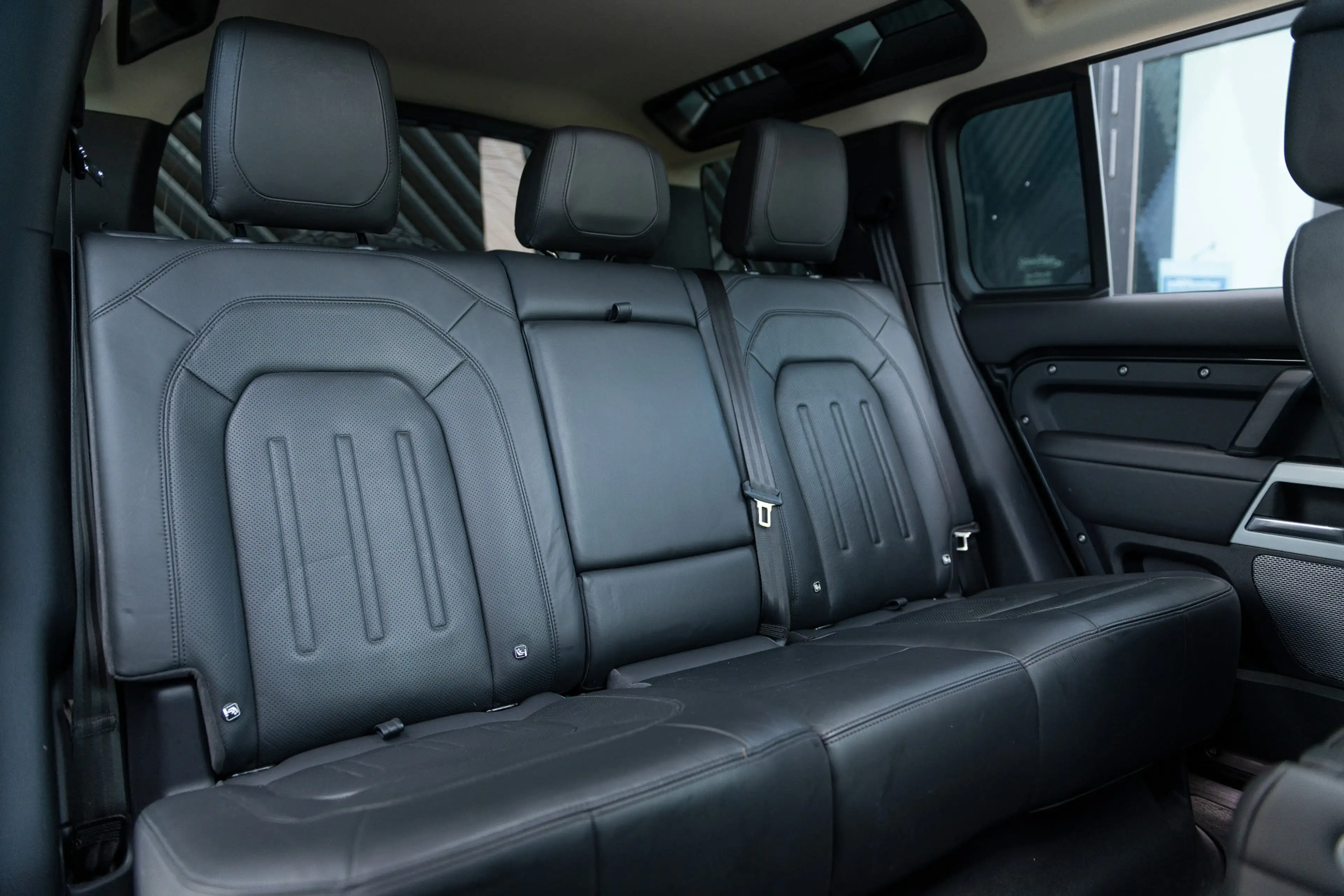 Land Rover Defender 110 3.0 P400 HSE Luchtv. Pano Meridian Matrix 360 — photo 45
