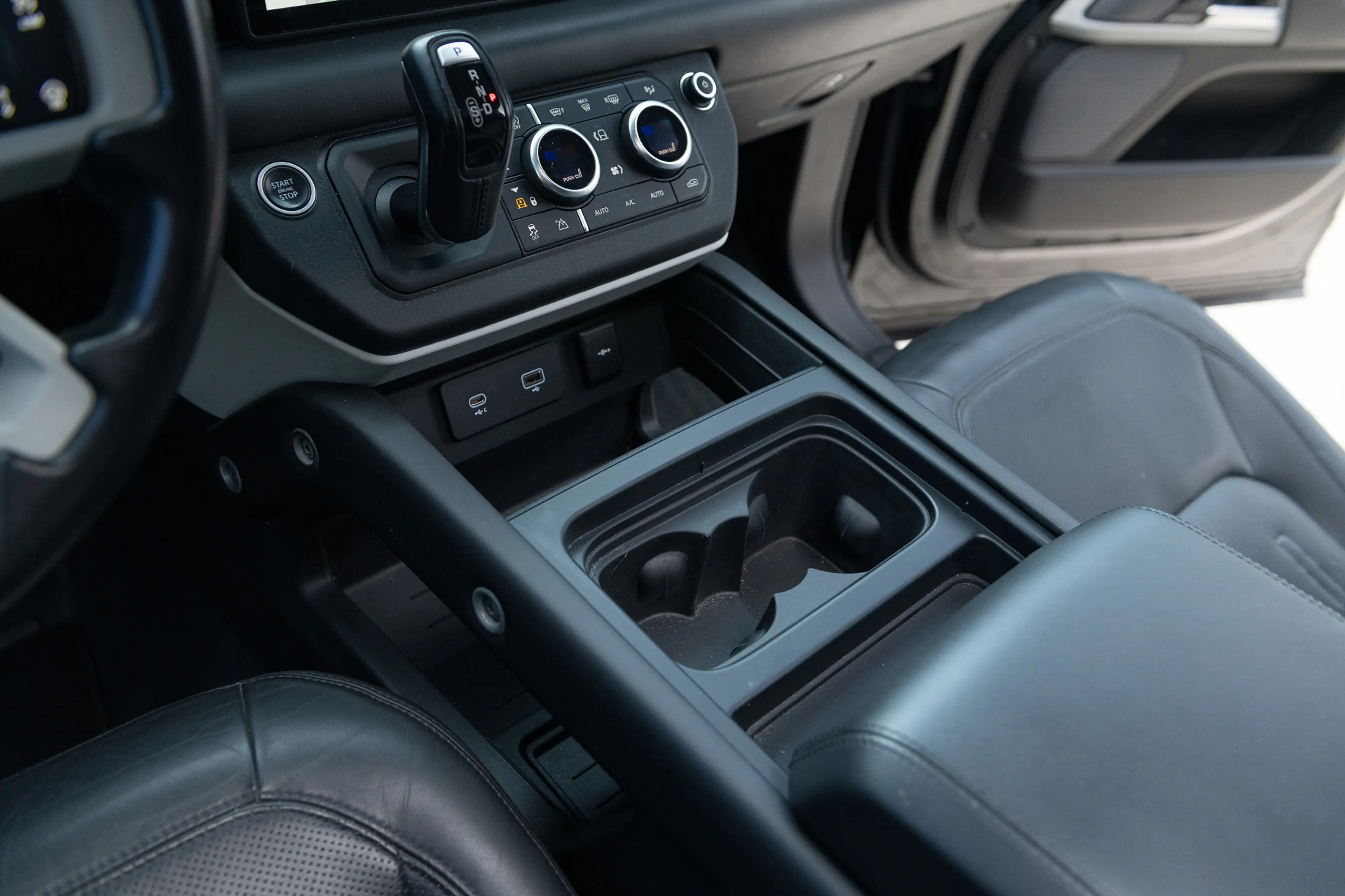 Land Rover Defender 110 3.0 P400 HSE Luchtv. Pano Meridian Matrix 360 — photo 38