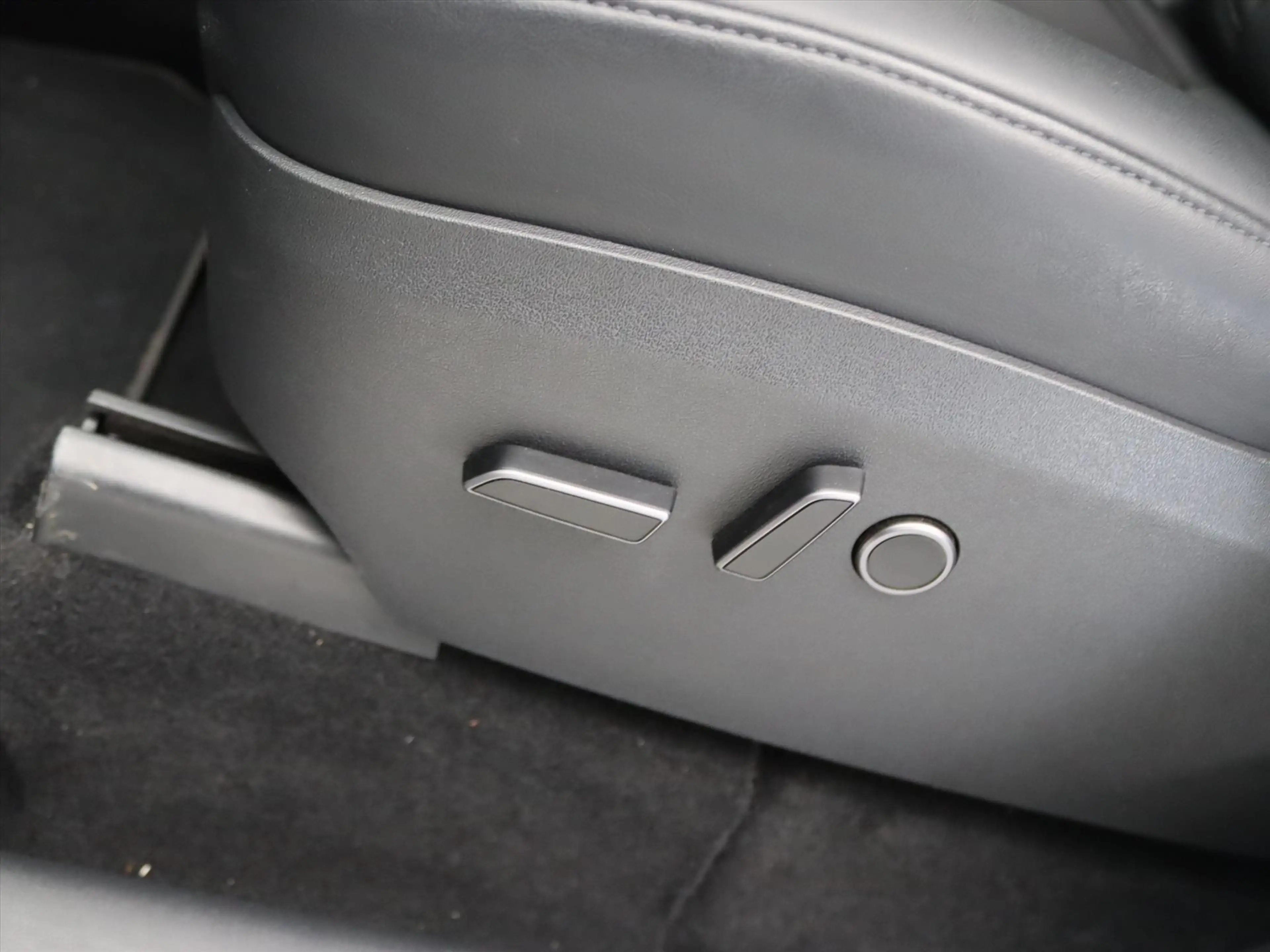 Tesla Model Y Long Range AWD 75kWh 351pk 93.2% SoH [ TREKHAAK+AM — photo 20