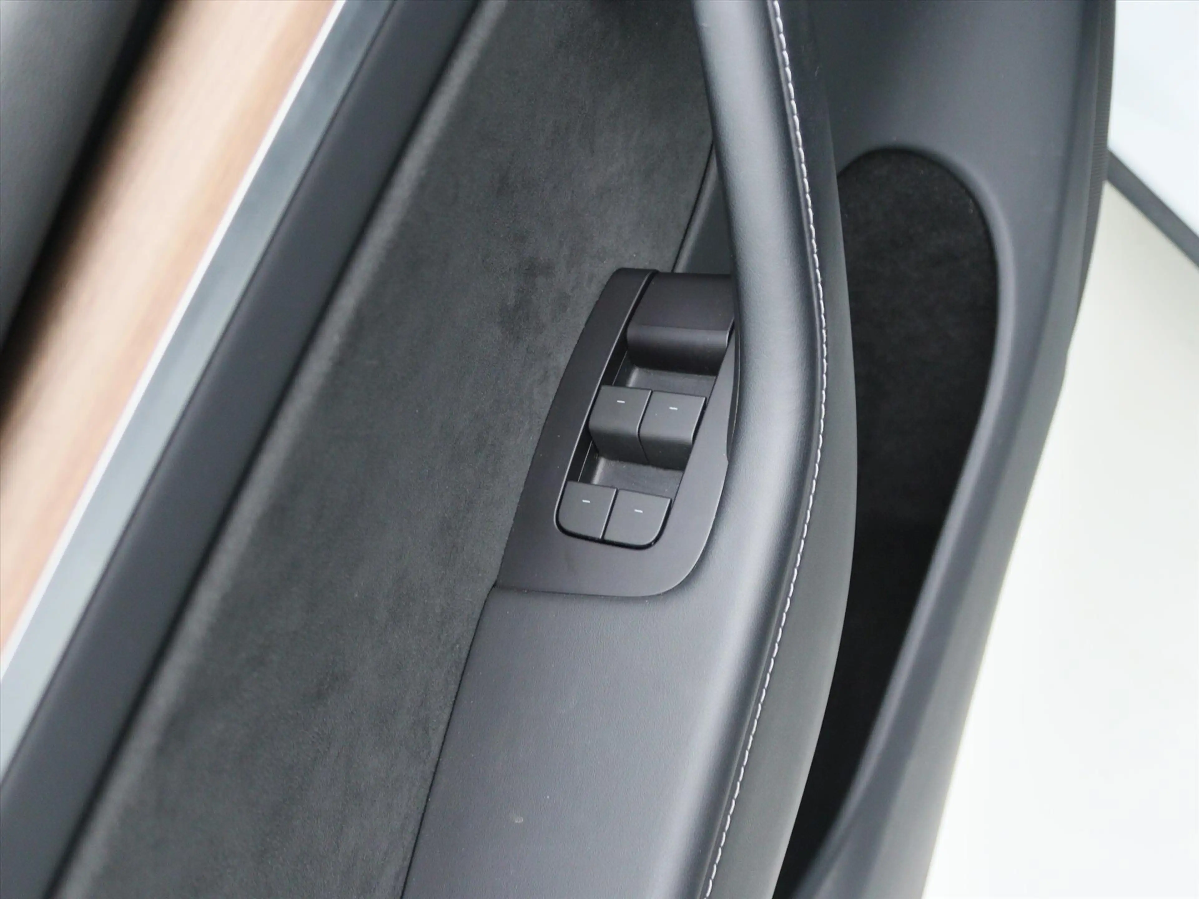 Tesla Model Y Long Range AWD 75kWh 351pk 93.2% SoH [ TREKHAAK+AM — photo 31