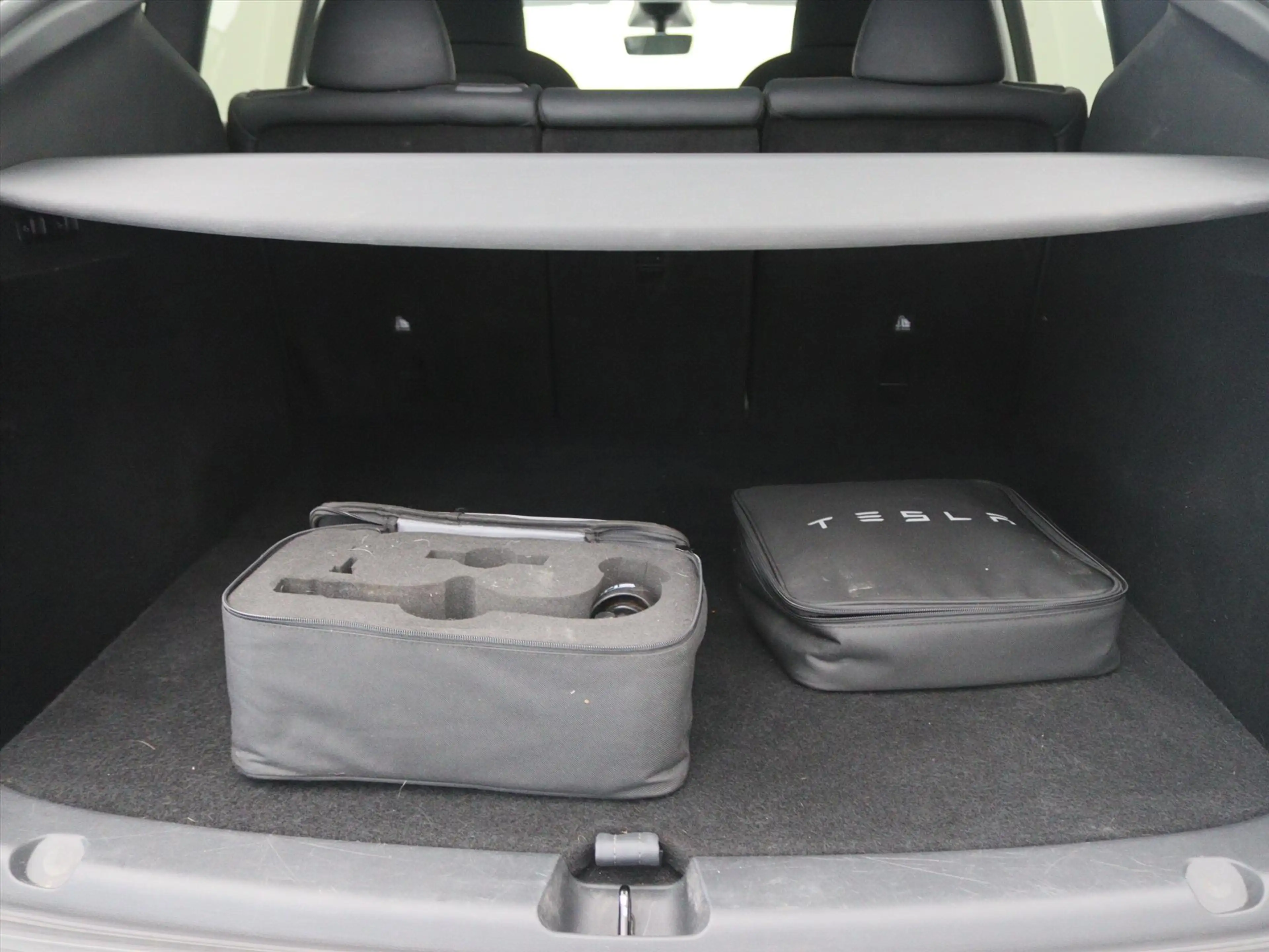 Tesla Model Y Long Range AWD 75kWh 351pk 93.2% SoH [ TREKHAAK+AM — photo 27