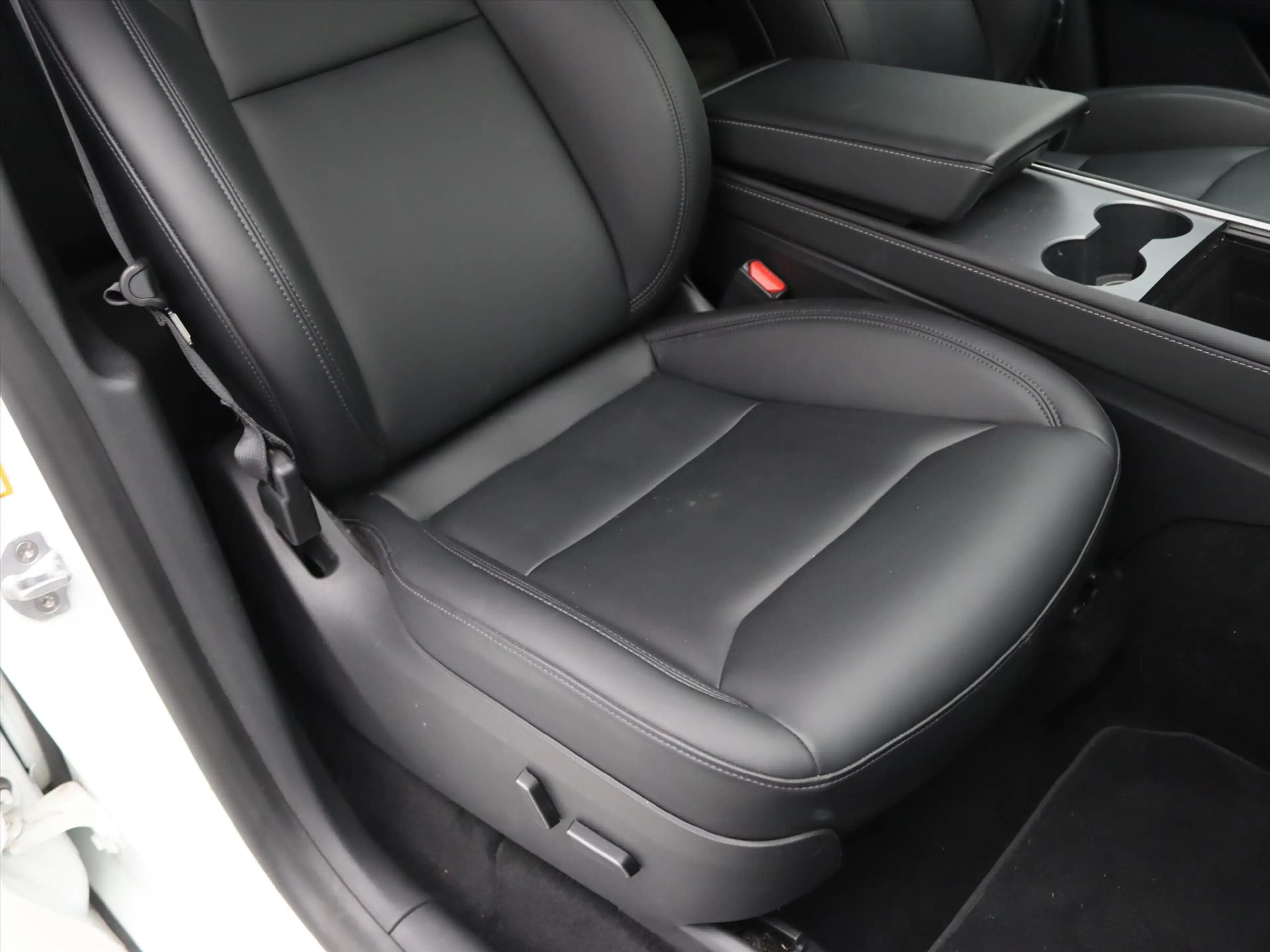 Tesla Model Y Long Range AWD 75kWh 351pk 93.2% SoH [ TREKHAAK+AM — photo 18
