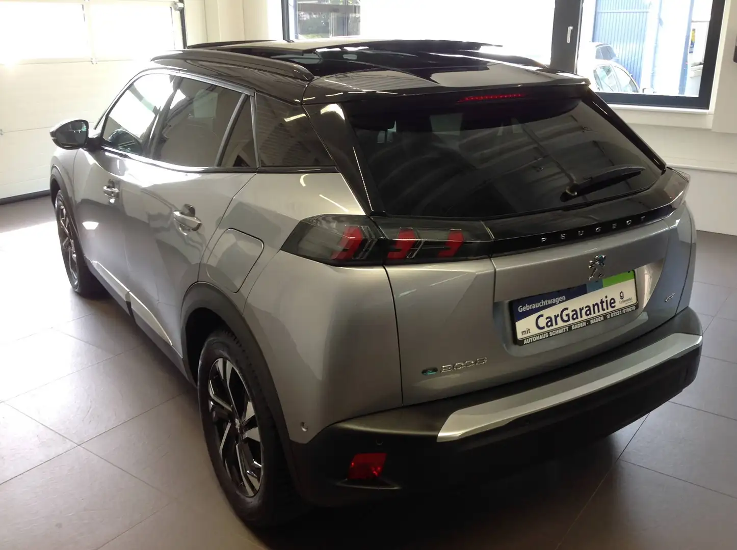 Peugeot 2008 GT Elektromotor 136 - Glasschiebedach Silber - 2