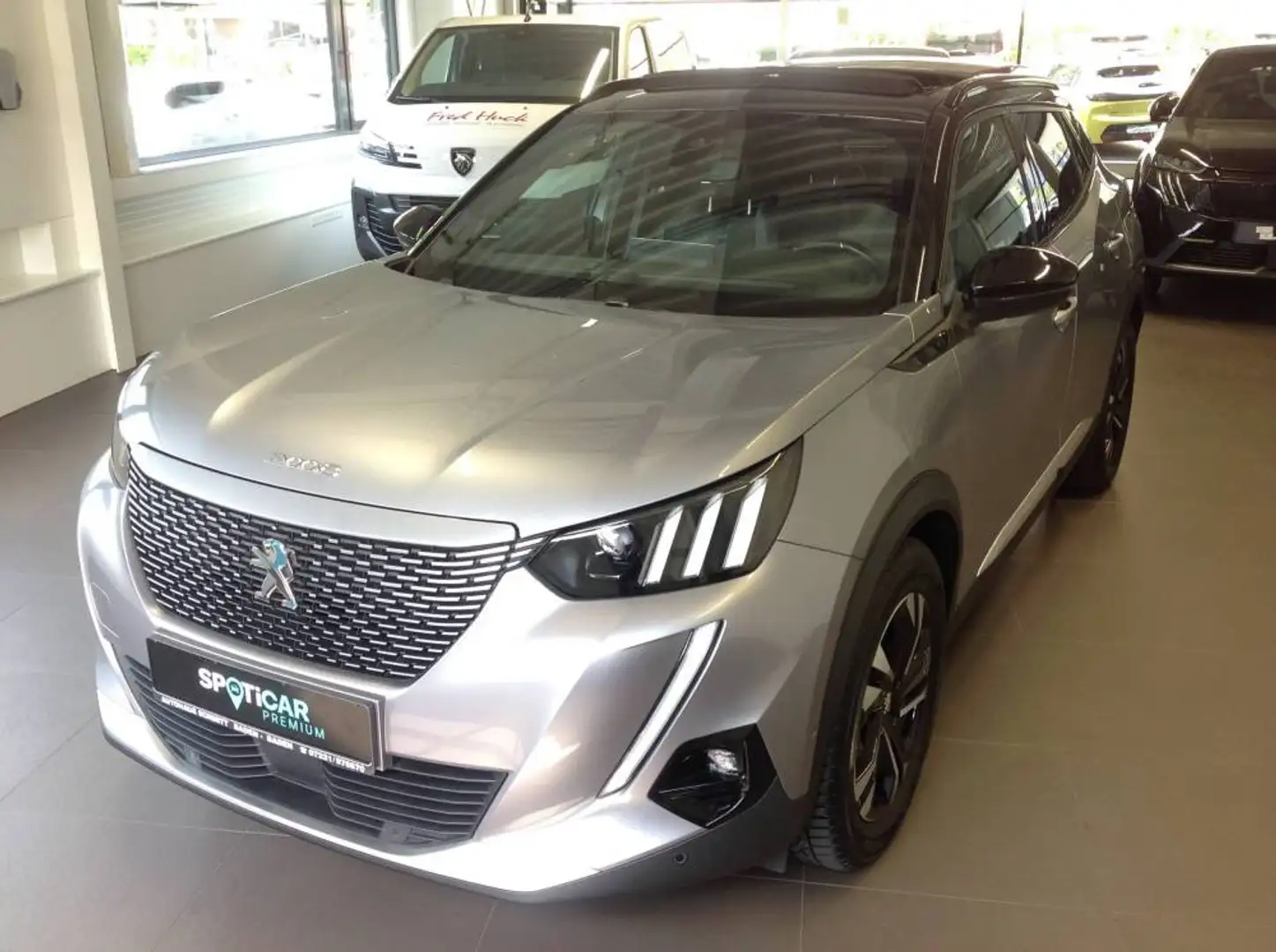 Peugeot 2008 GT Elektromotor 136 - Glasschiebedach Silber - 1