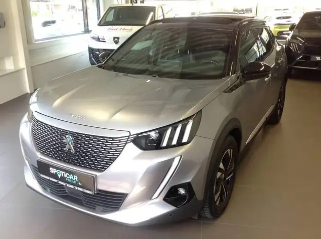 Peugeot 2008 GT Elektromotor 136 - Glasschiebedach