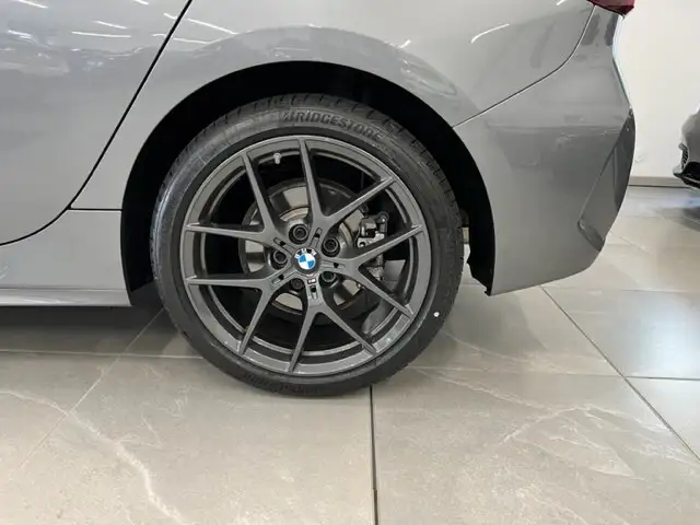BMW 1 Series view 8