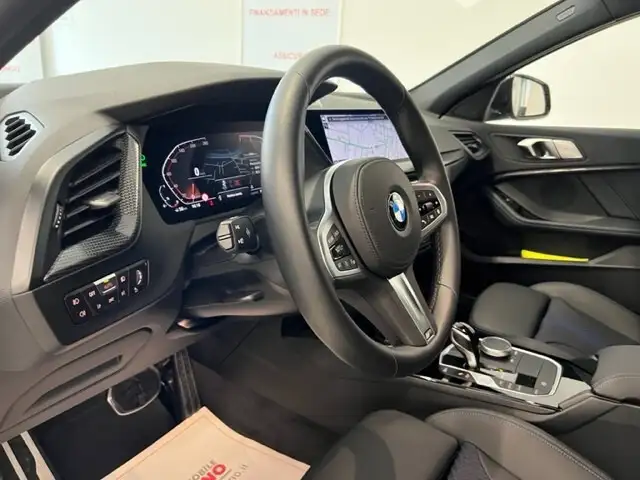 BMW 1 Series view 15
