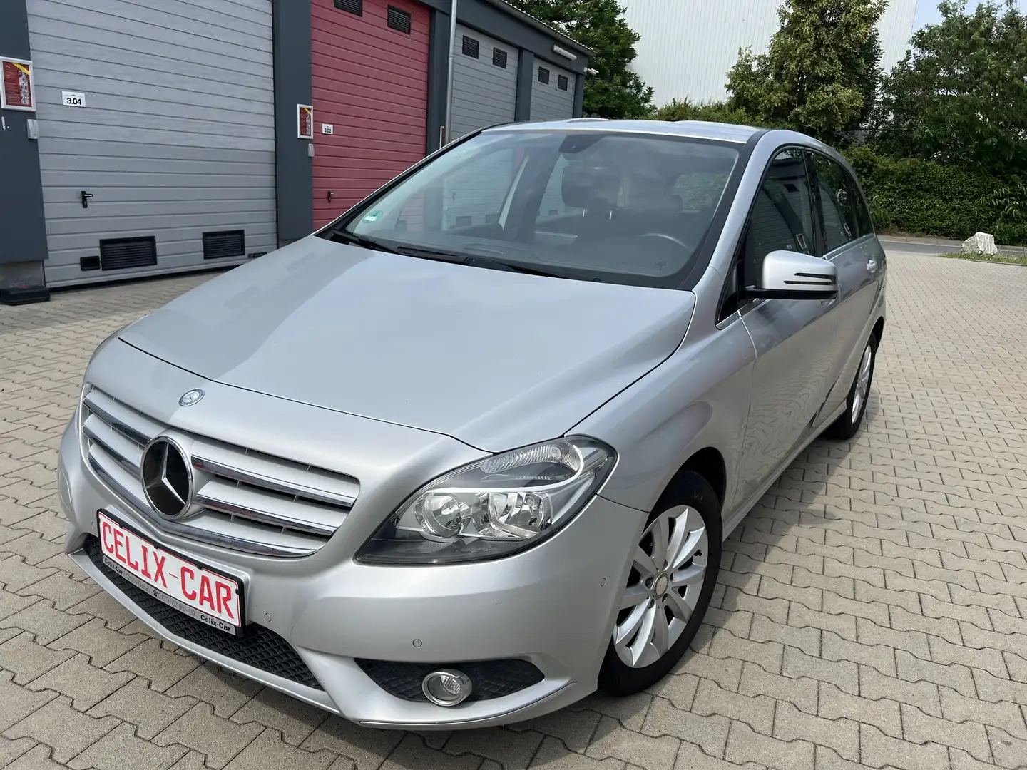 Mercedes-Benz B 180 B 180 CDI /Navigation/SHZ//PDC/*8-Fach Bereift Grau - 1