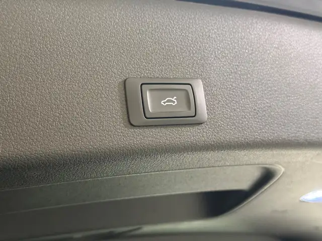 Audi E-Tron view 13