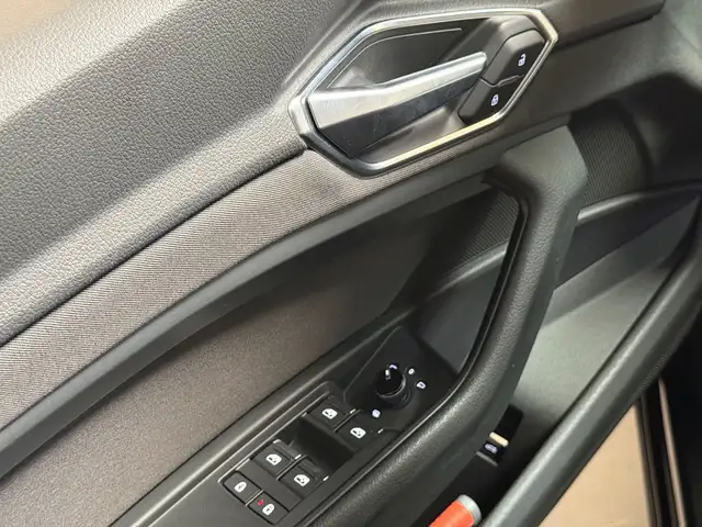 Audi E-Tron view 15