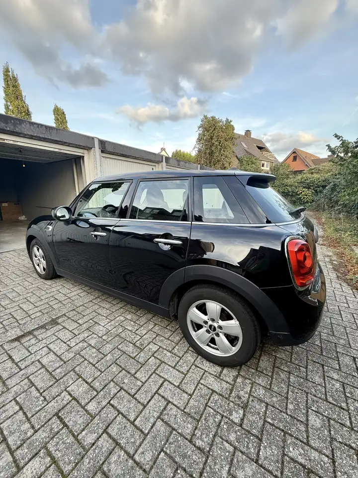 MINI One One — photo 1 of 12