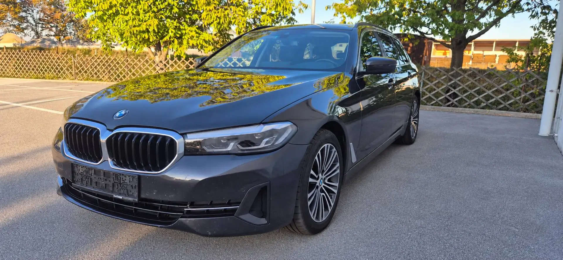 BMW 520 520 d xDrive Grau - 1