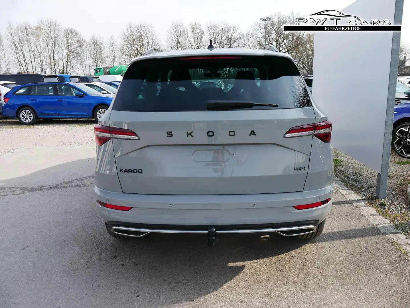 Skoda Karoq Sportline 2.0 TSI 4x4 DSG DSG*ACC*AHK-SCHWENKBA... Grau - 2