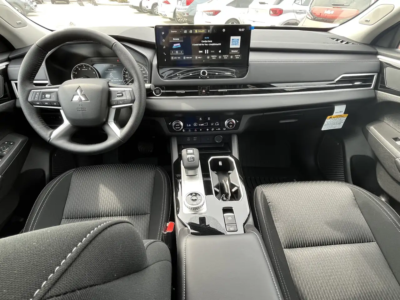 Mitsubishi Outlander снимка Mitsubishi Outlander