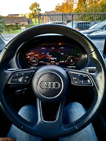 Audi Q2 view 10