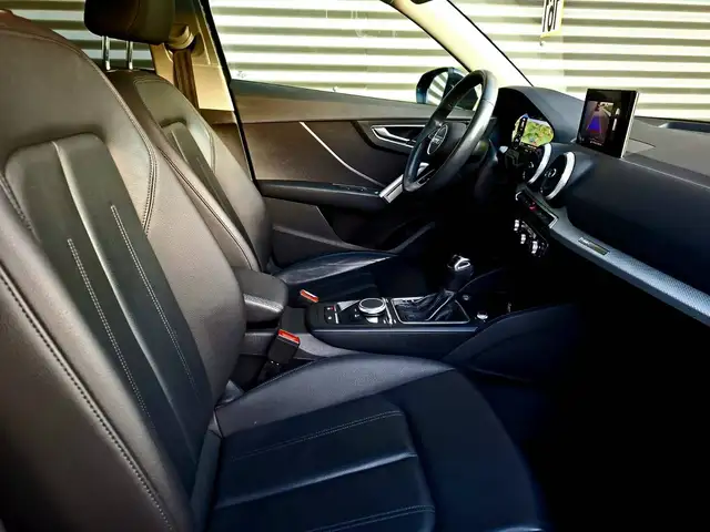 Audi Q2 view 9