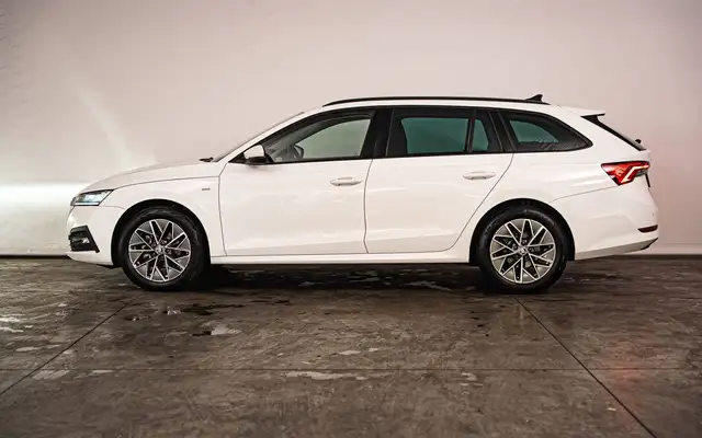 Skoda Octavia view 2