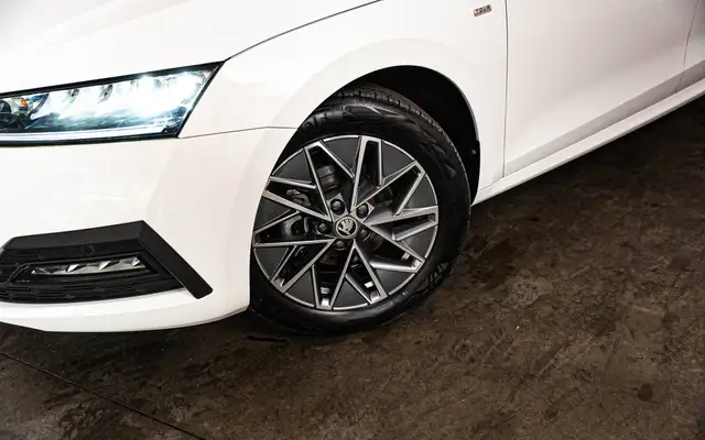 Skoda Octavia view 5