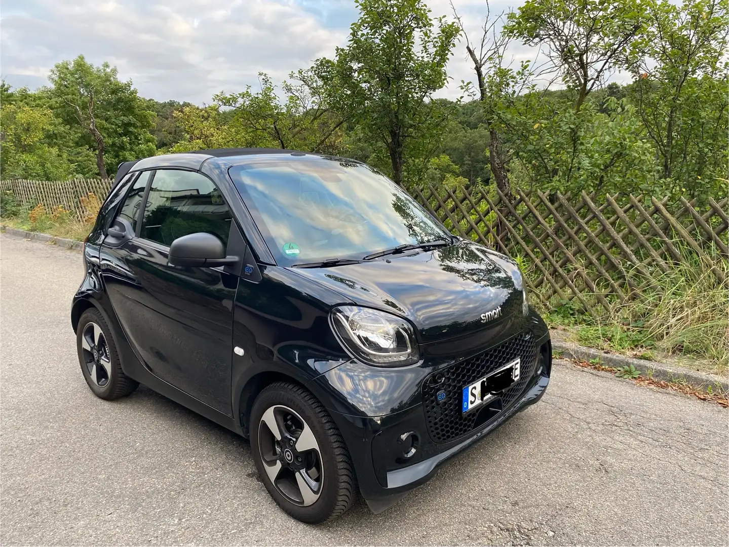 smart forTwo smart fortwo cabrio electric drive cabrio EQ Schwarz - 1
