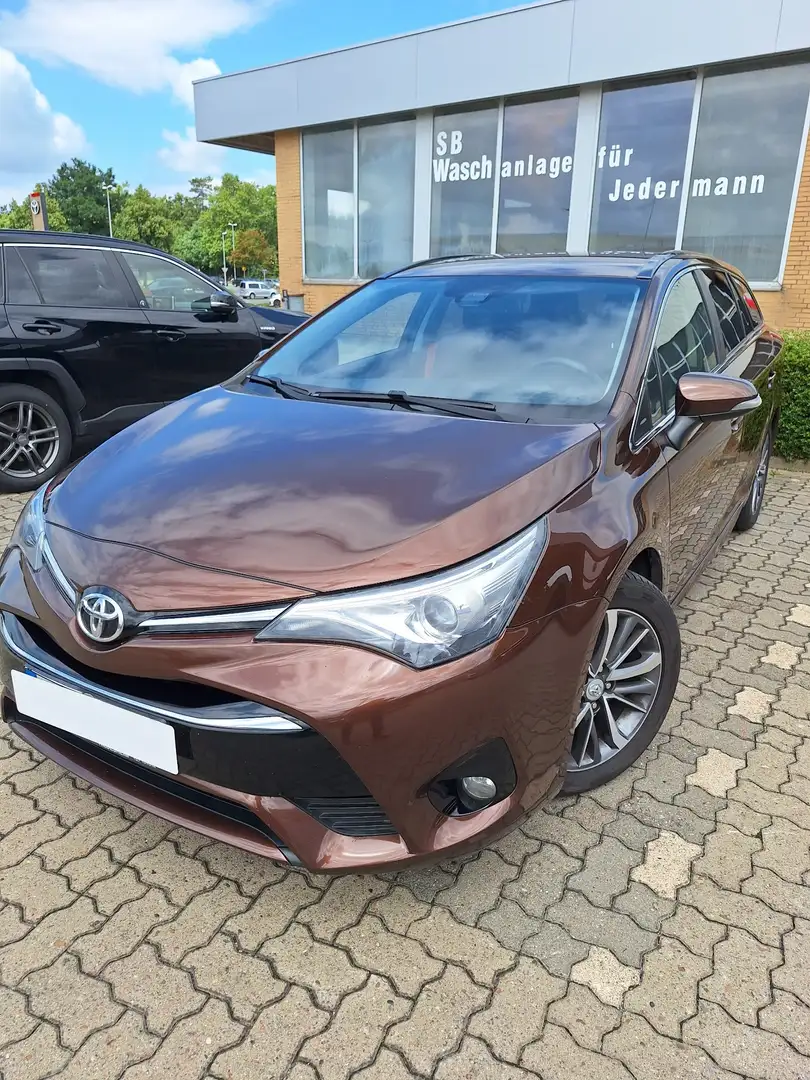 Toyota Avensis Touring Sports 2.0 D-4D Executive - 1