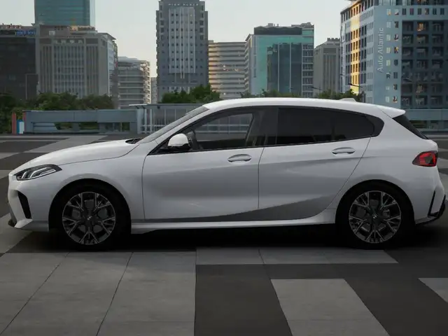 BMW 1 Series view 4