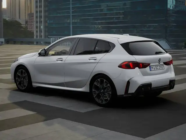 BMW 1 Series view 2