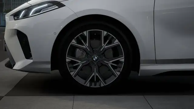 BMW 1 Series view 7
