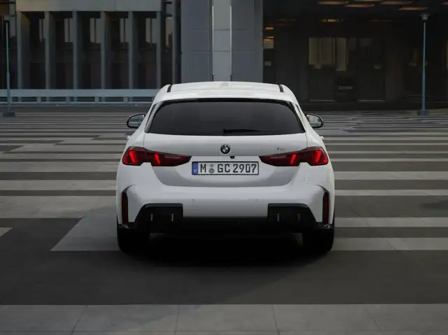 BMW 1 Series view 5