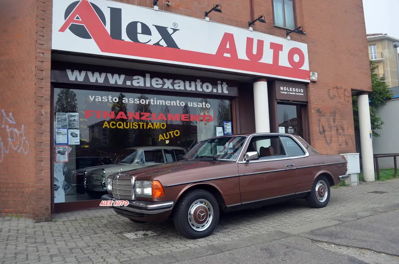 Mercedes-Benz C 230
