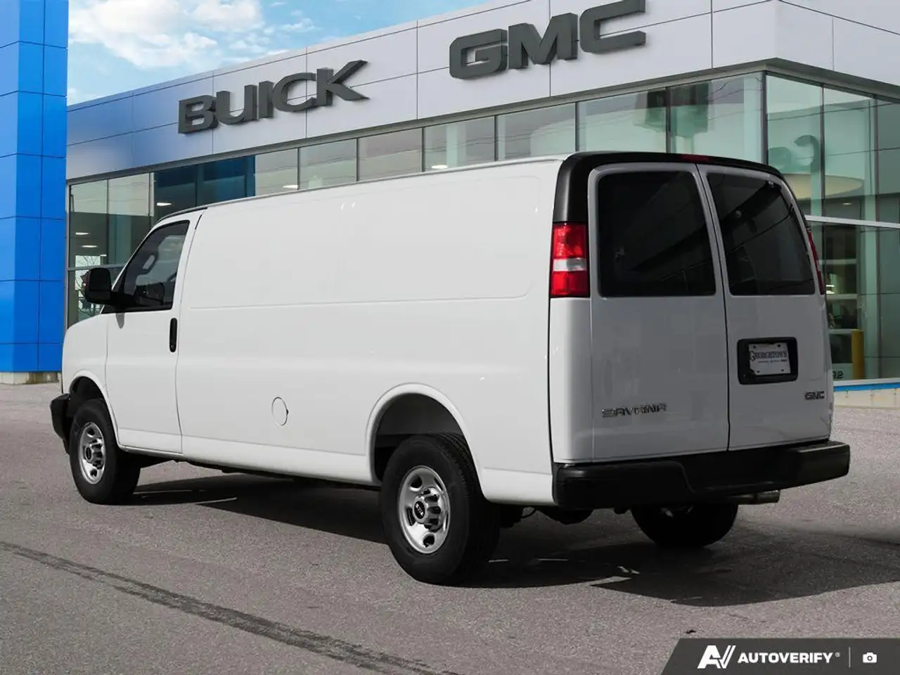 GMC Savana снимка GMC Savana