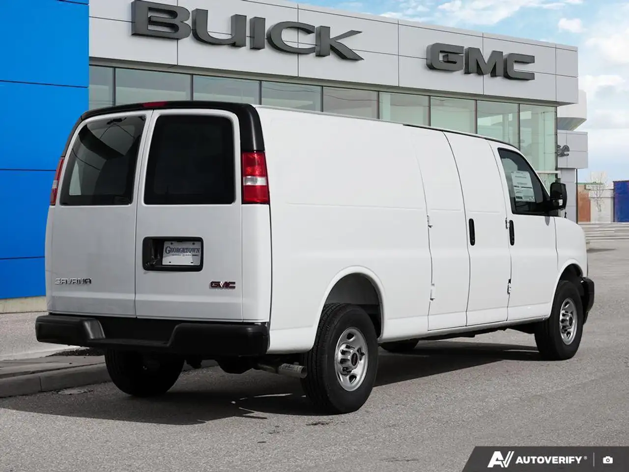 GMC Savana снимка GMC Savana