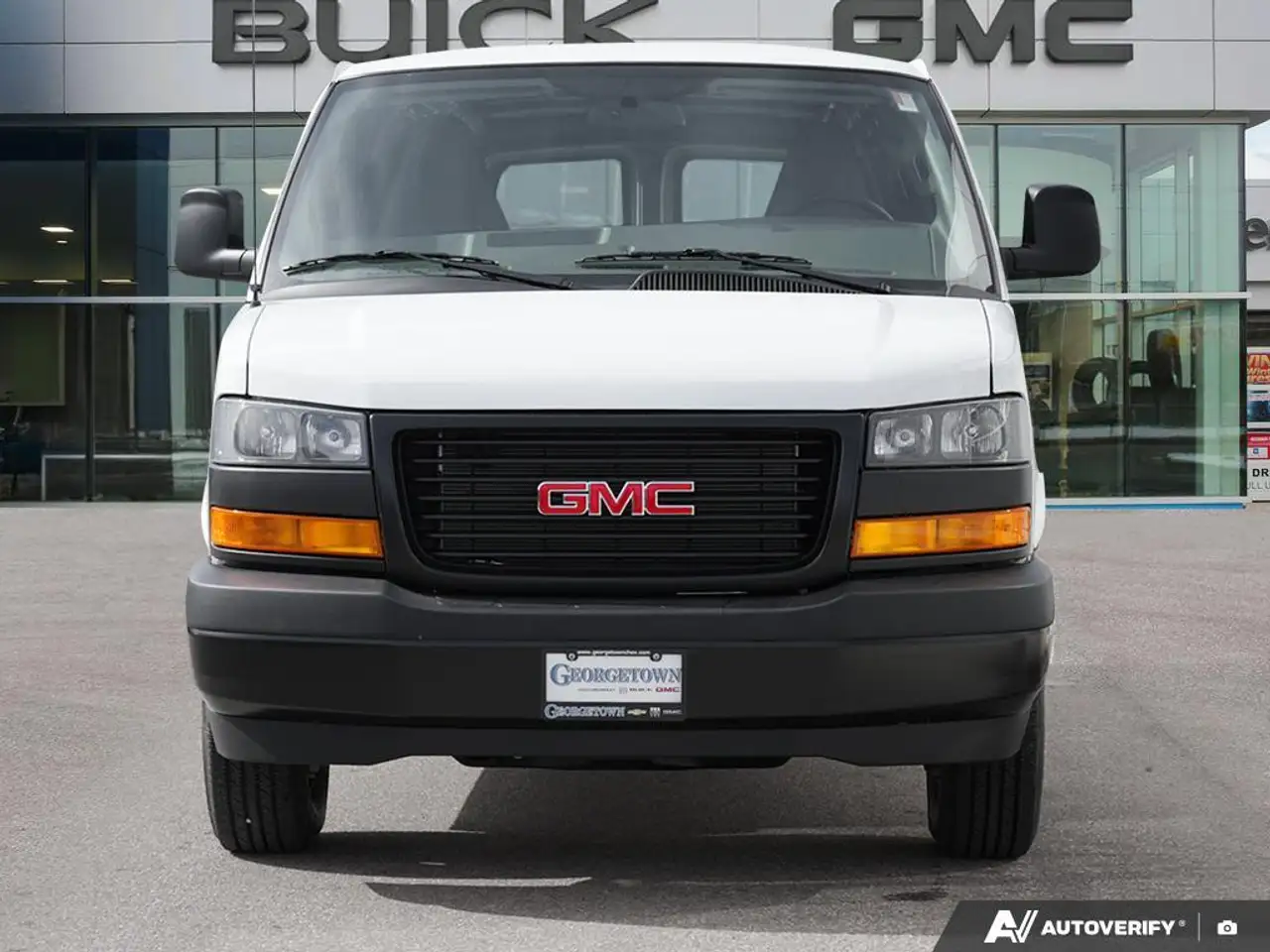 GMC Savana снимка GMC Savana