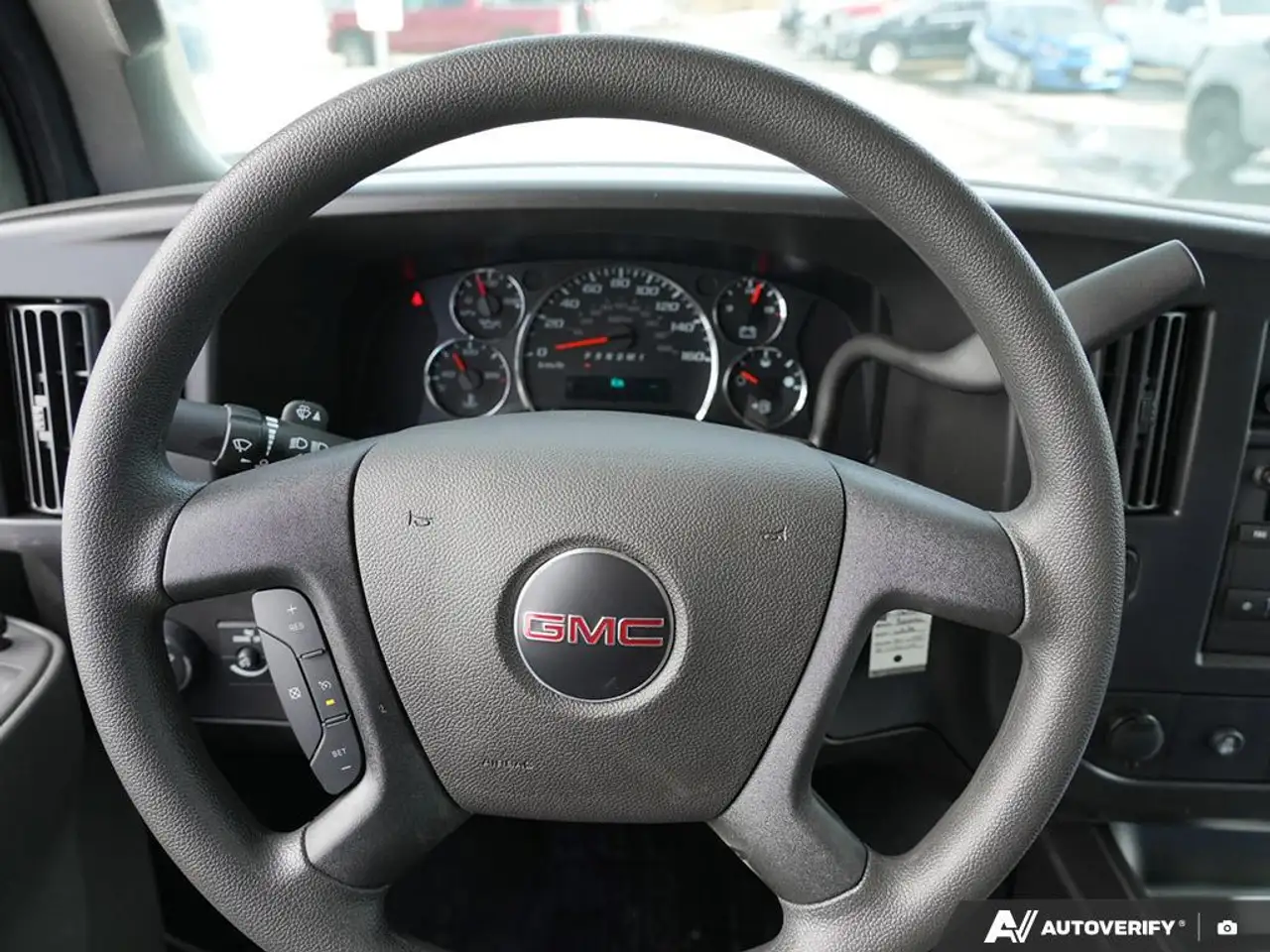 GMC Savana снимка GMC Savana