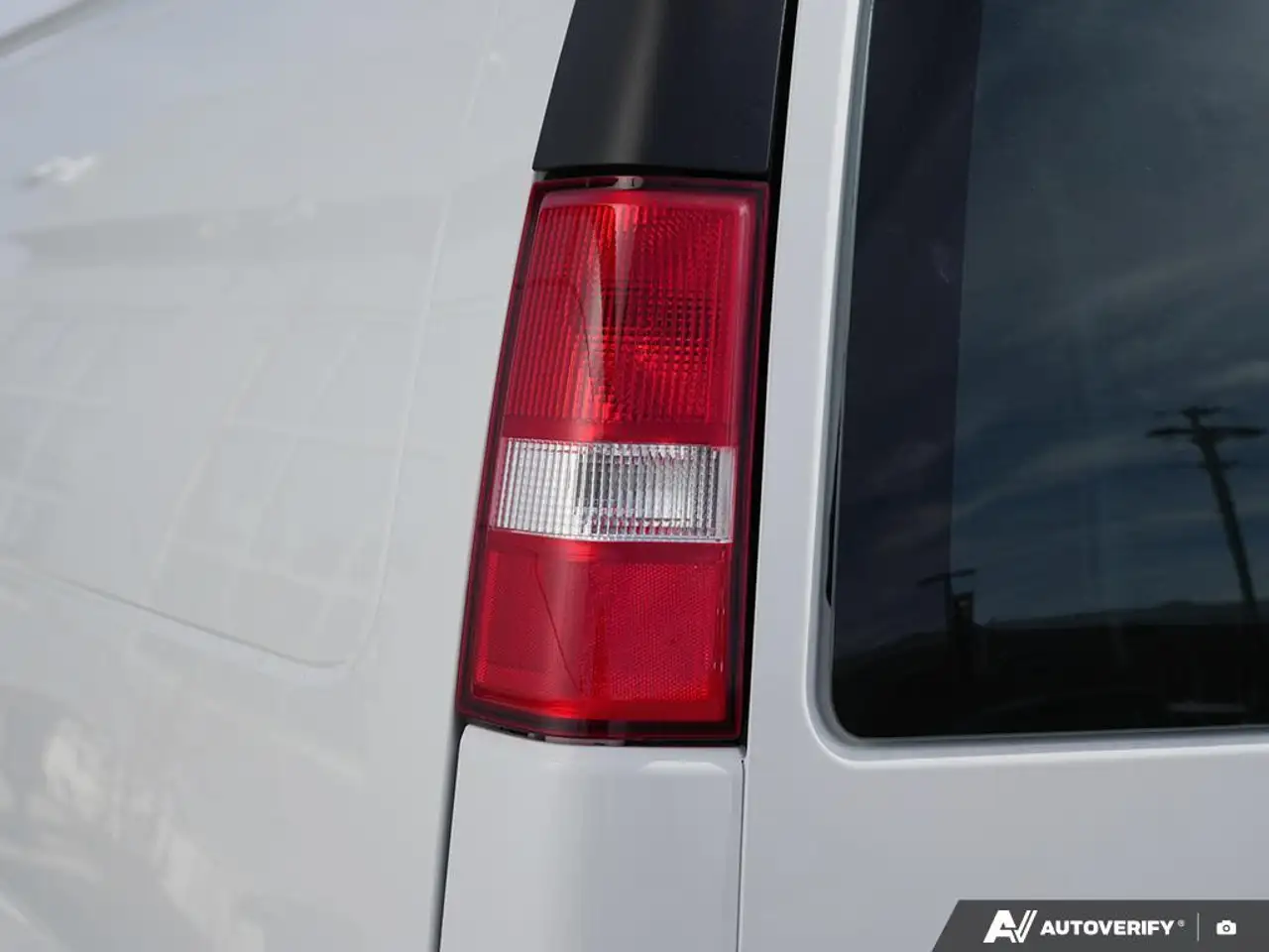 GMC Savana снимка GMC Savana