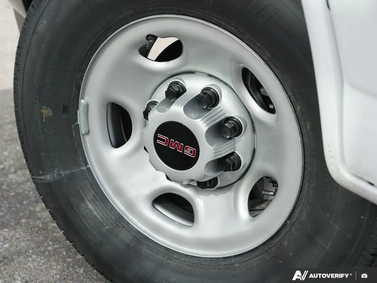 GMC Savana снимка GMC Savana
