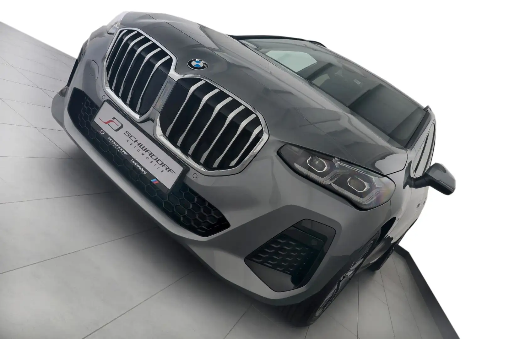 BMW 218 M Sport DriveAssist H&K AHK Grau - 2