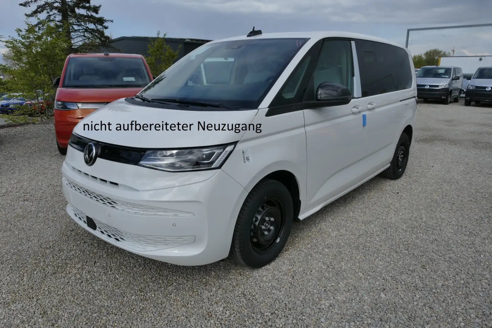 Volkswagen T7 Multivan Motor: 2.0 l TDI SCR 110 kW  Getriebe: 7-Gang-Dopp Weiß - 2