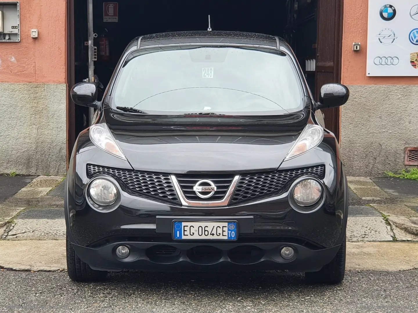 Nissan Juke 1.6 BENZINA 117CV AUTOMATICA Nero - 2