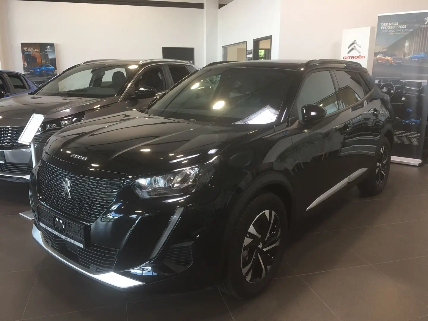 Peugeot 2008 Allure Schwarz - 2