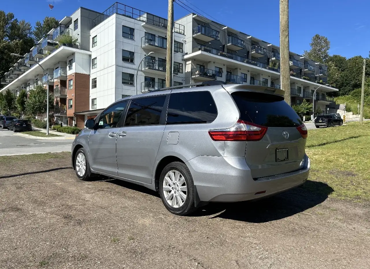Toyota Sienna fotografie Toyota Sienna