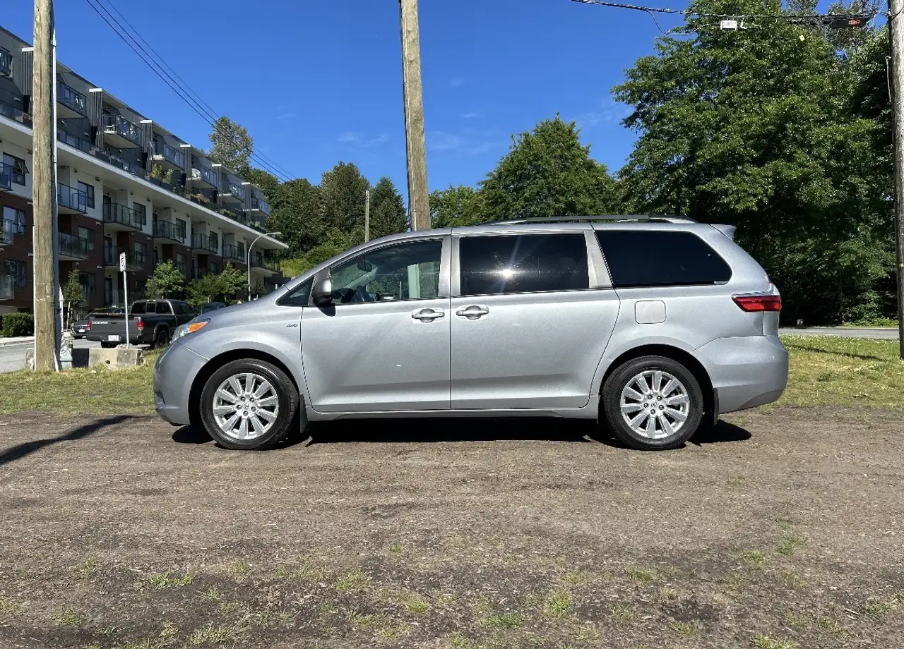 Toyota Sienna fotografie Toyota Sienna