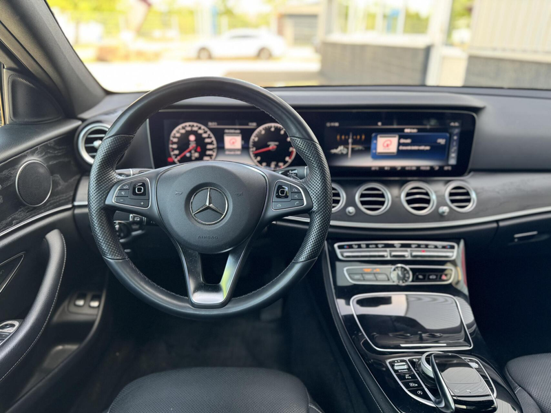 Mercedes-Benz E 400 4Matic — photo 3