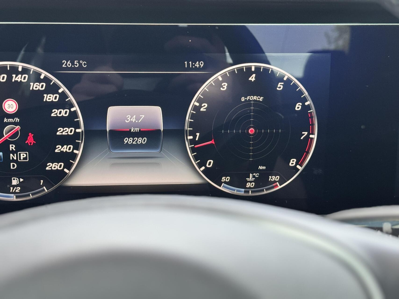 Mercedes-Benz E 400 4Matic — photo 11