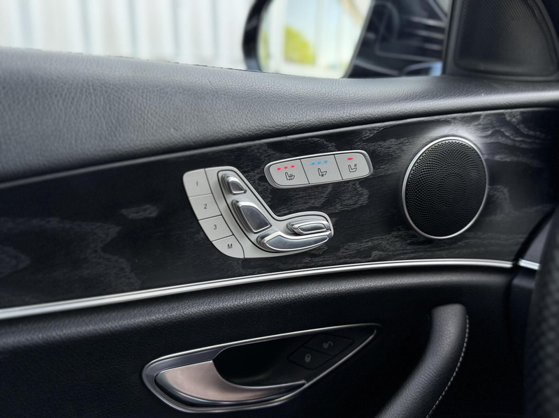 Mercedes-Benz E 400 4Matic — photo 5